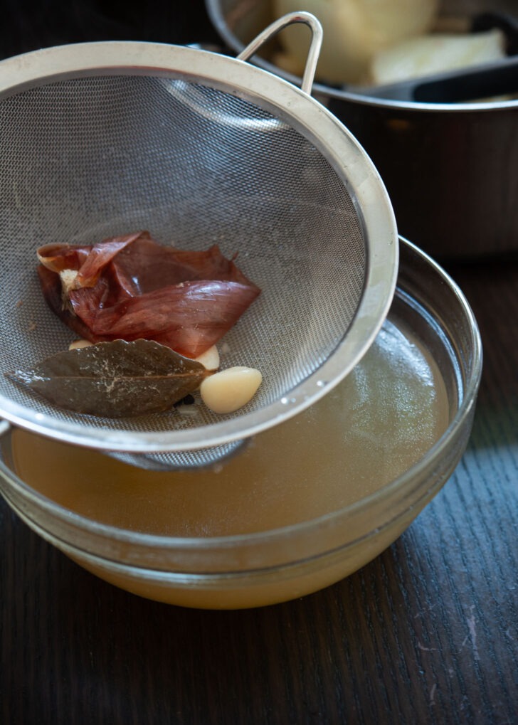 Reserving aromatic jangjorim broth in a bowl.