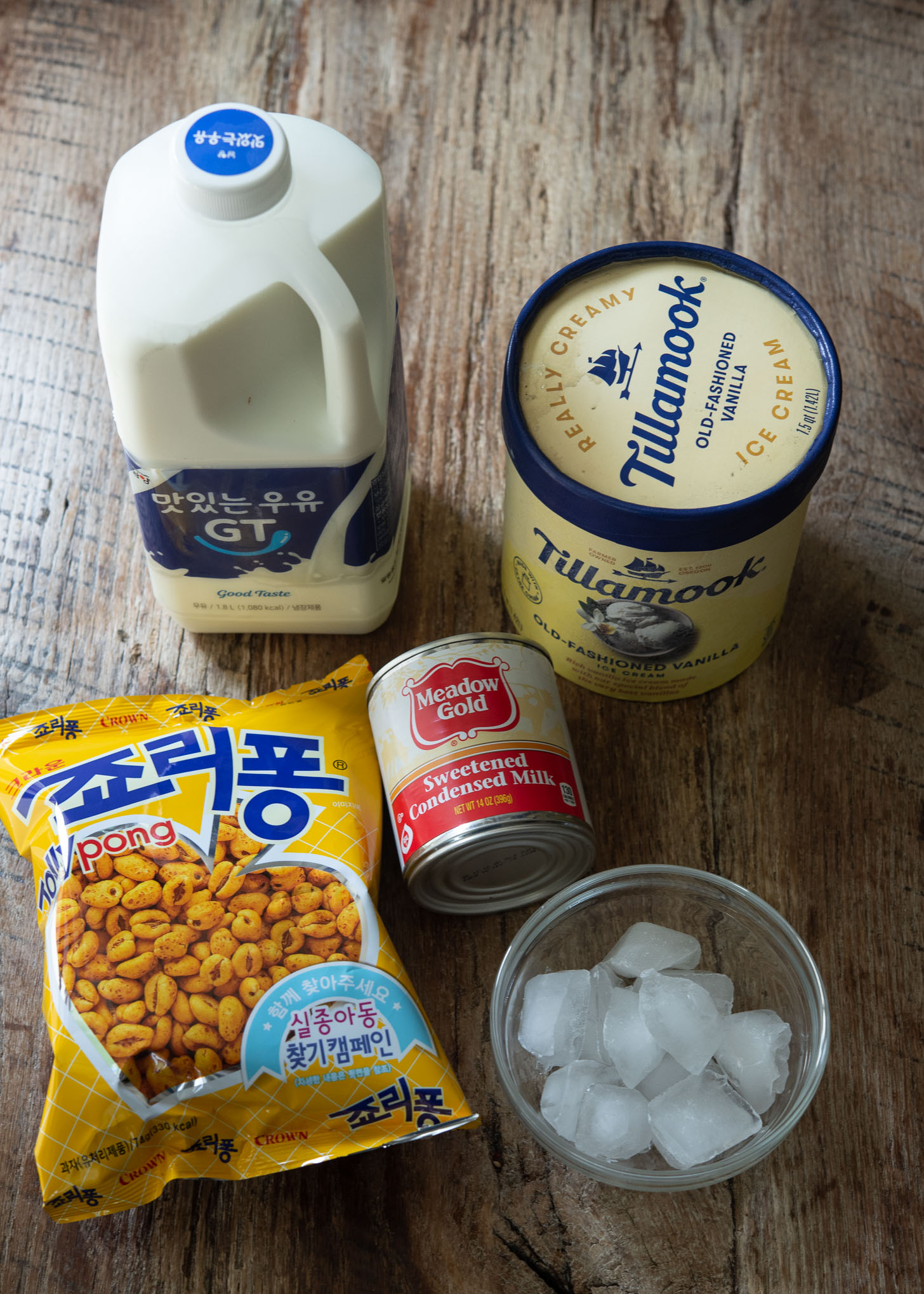 Ingredients for making jolly pong shake (cereal milkshake)
