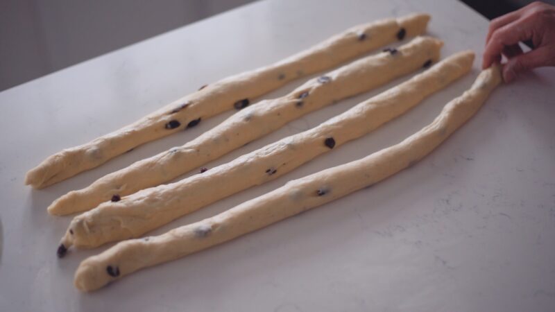 4 long strands of dough are prepared to start the braiding work.