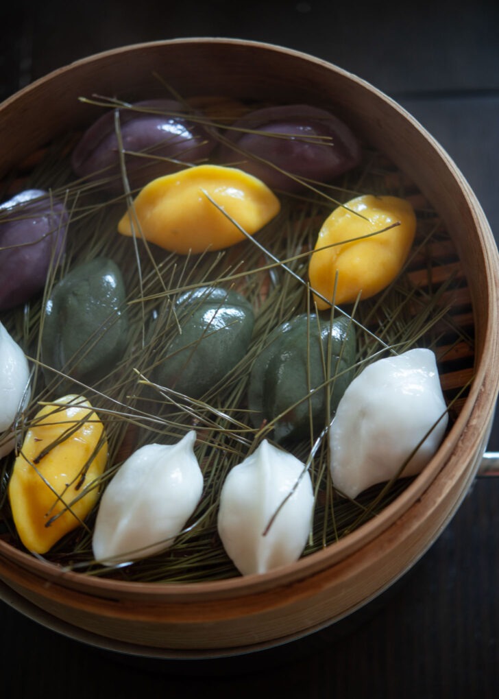 Chuseok rice cakes finished steaming.