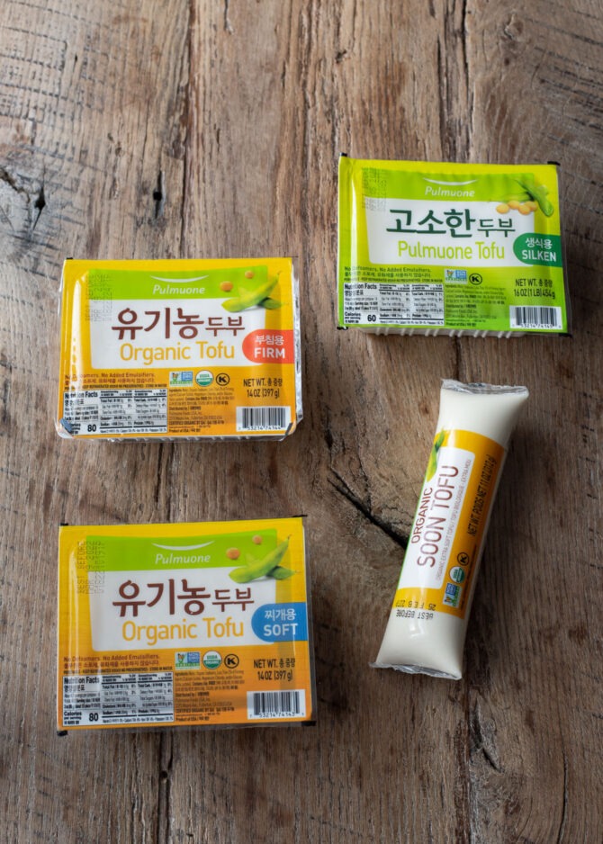 4 types of Korean tofu in their packages are presented.