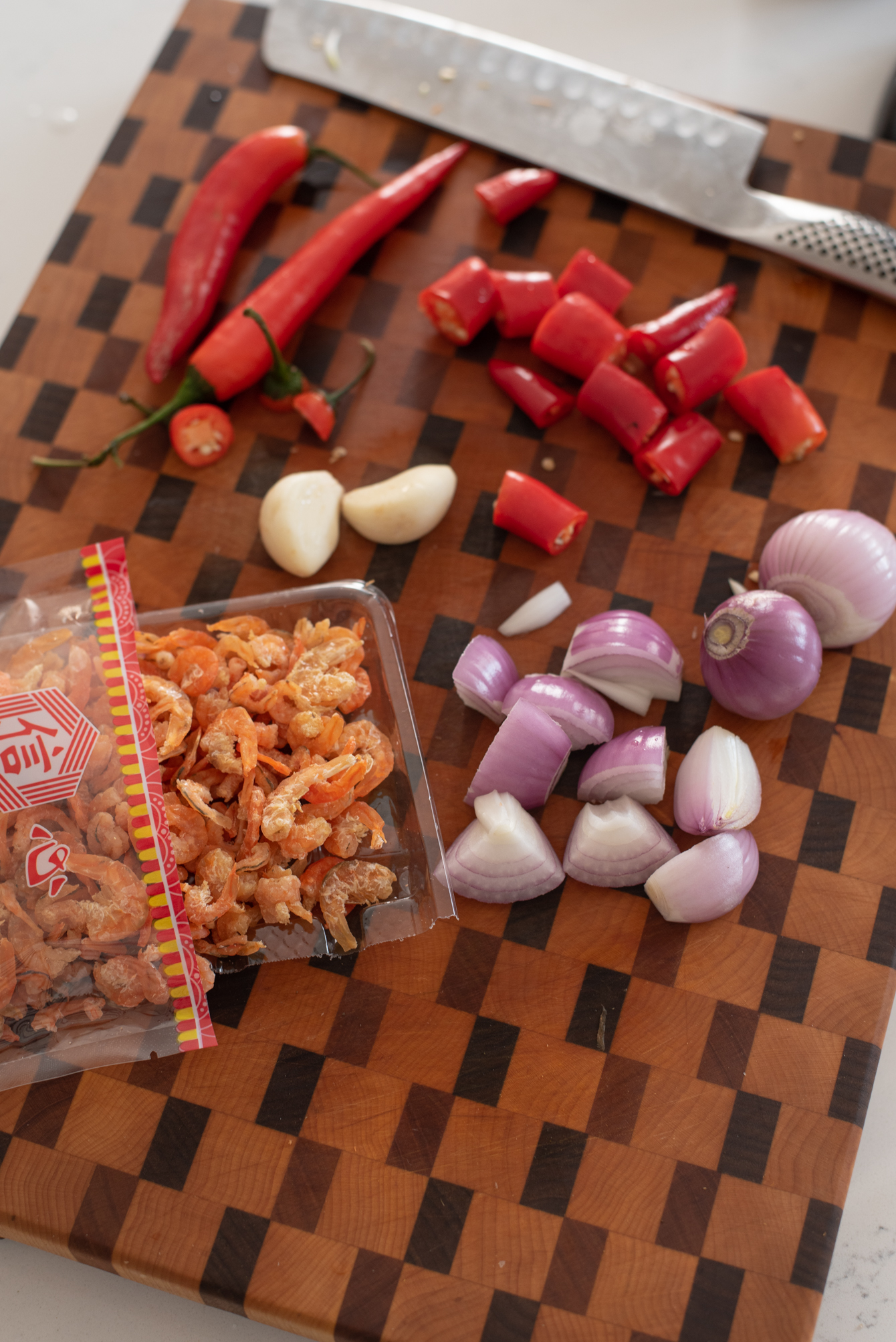 Dried shrimp, shallot, garlic, red chili are for making curry paste